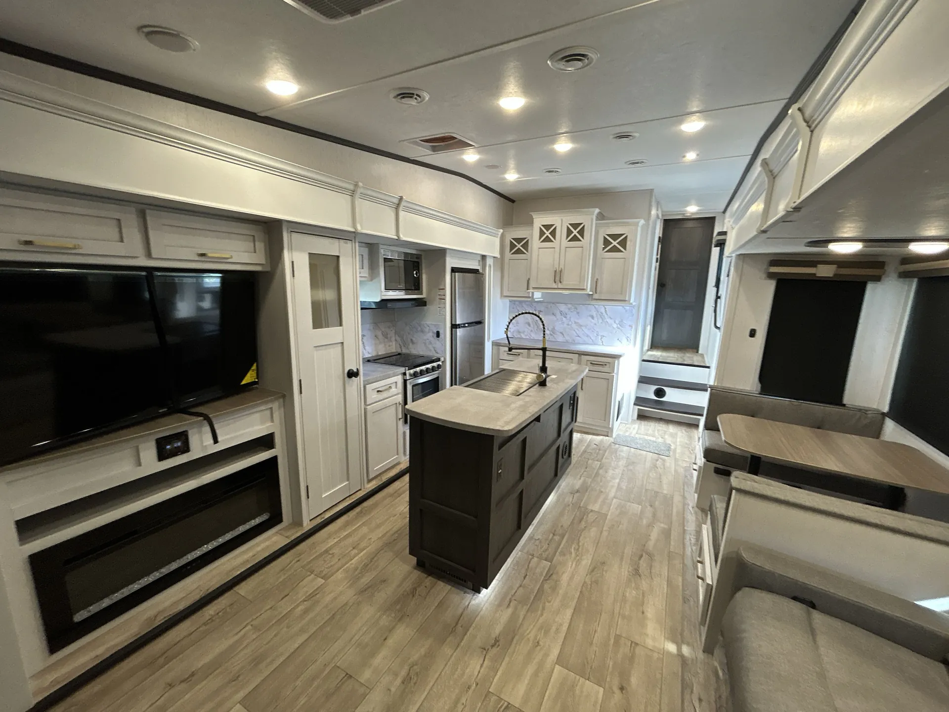 2023 Dutchmen Astoria 1500 2993RLF — living area main