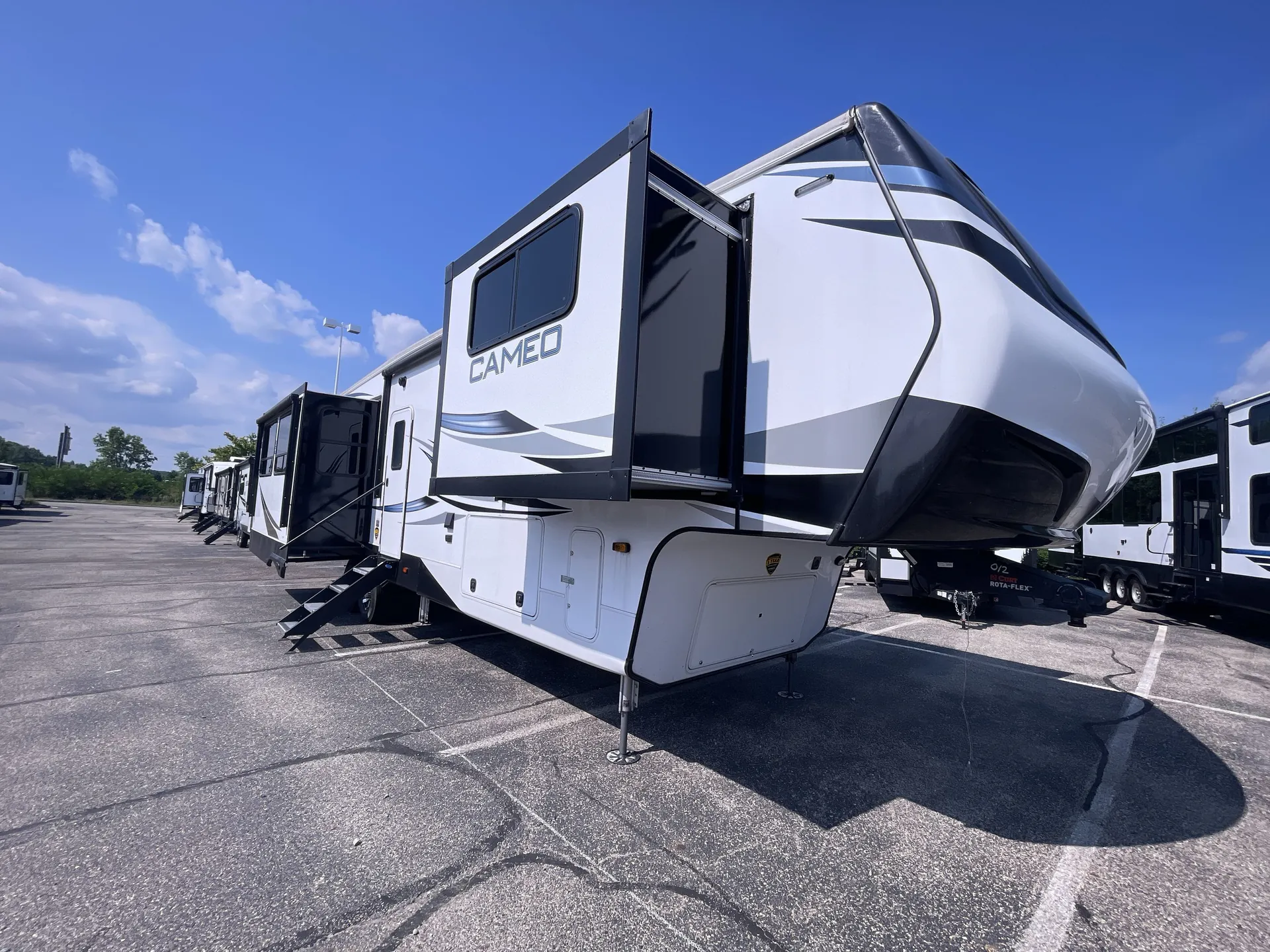 2023 crossroads Cameo 3701RL - Photo 2