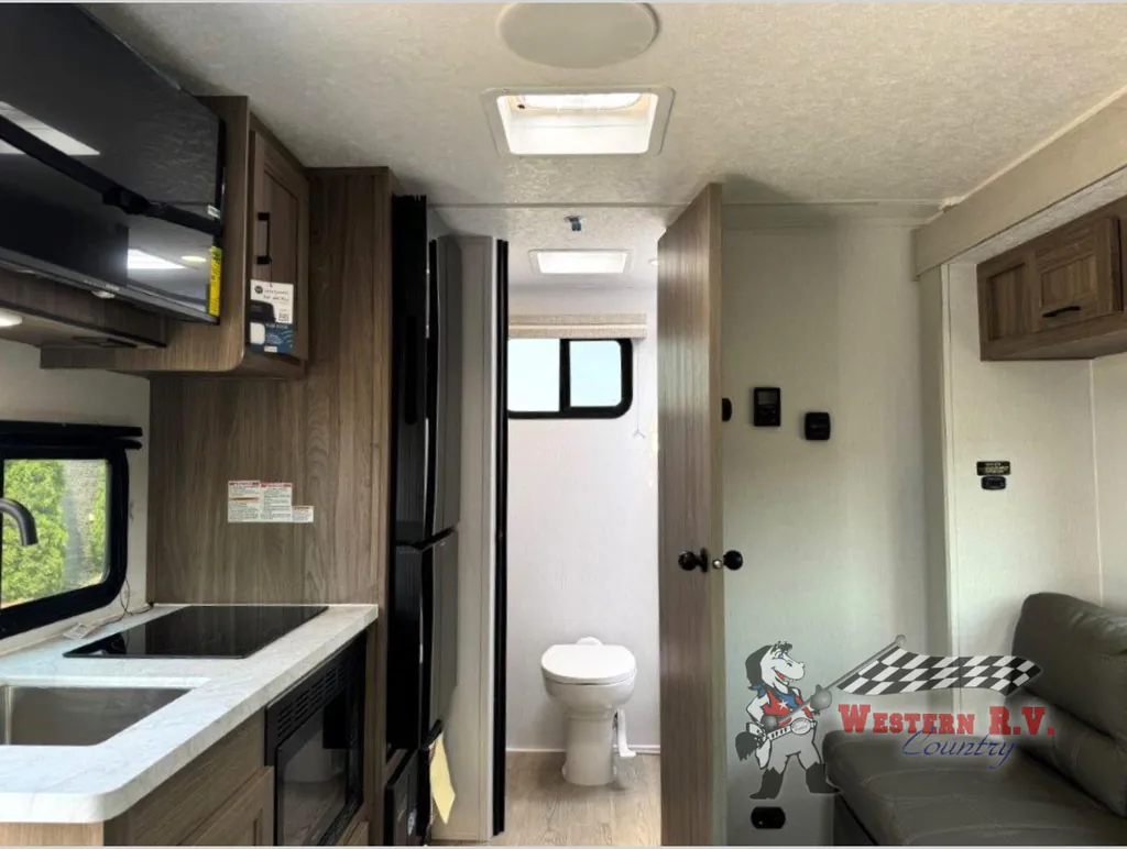 2025 Coachmen Freedom Express Select 18SE, Photos photo 15