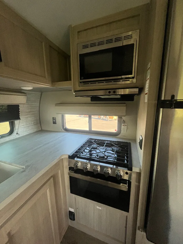 2024 Coachmen Catalina Legacy Edition 333FKTS, Photos photo 24