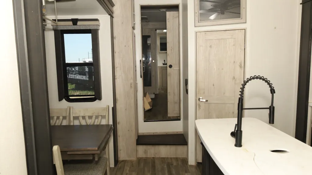 2021 Keystone Alpine 3700FL - Photo 4