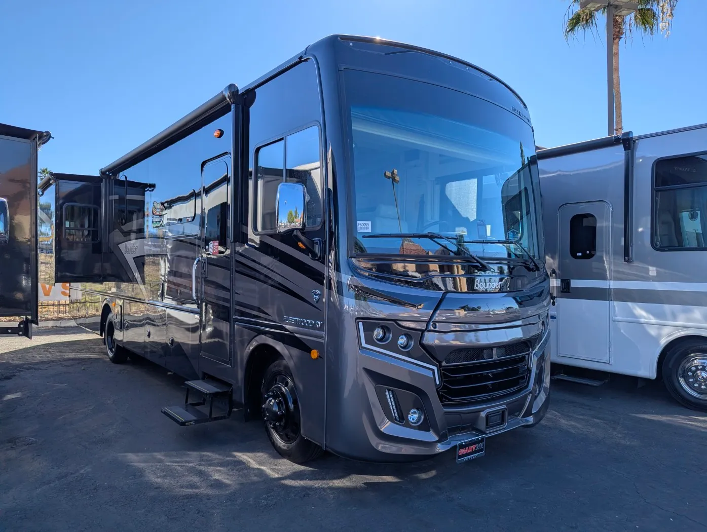 2026 Fleetwood Bounder 35K - Photo 2