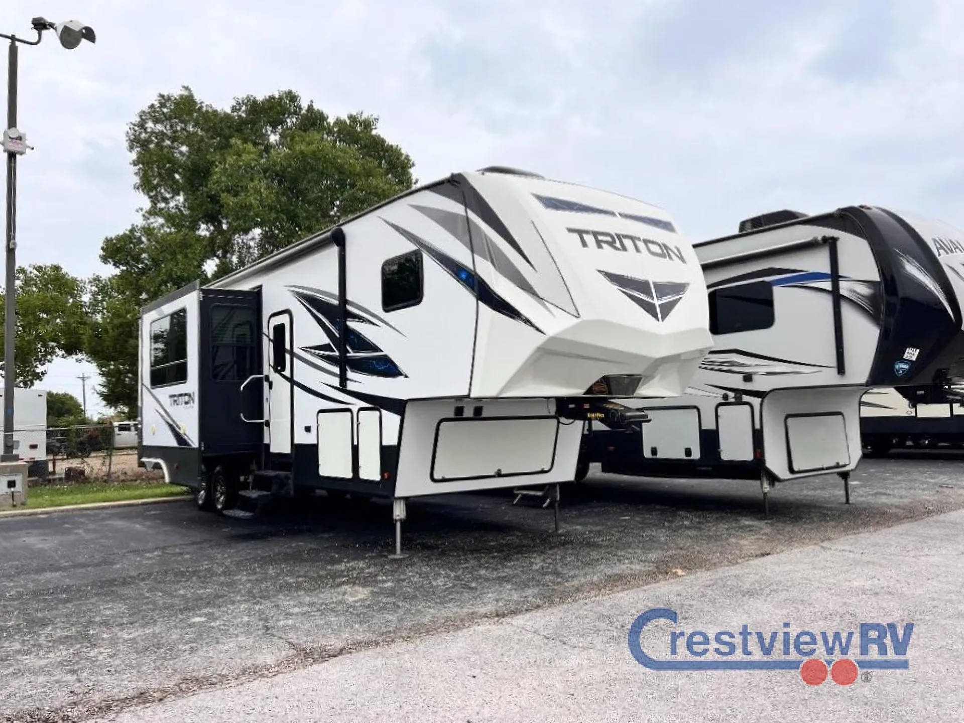 2020 Dutchmen Voltage Triton 3551 - Photo 3