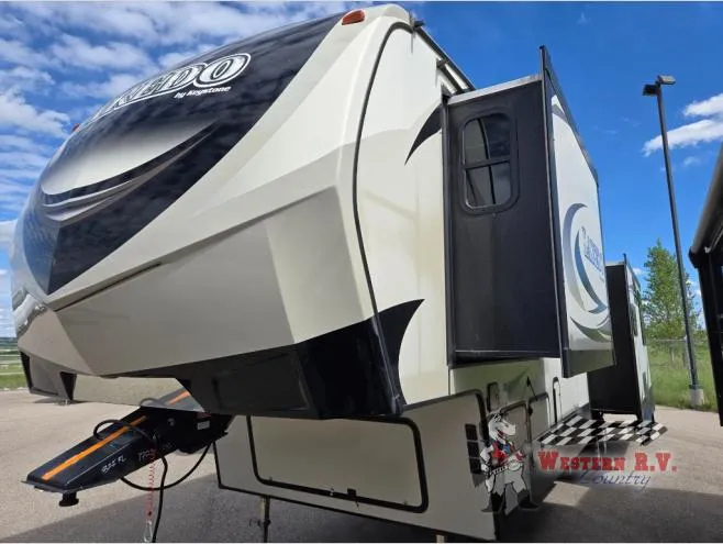 2017 Keystone Laredo 325RL - Photo 2