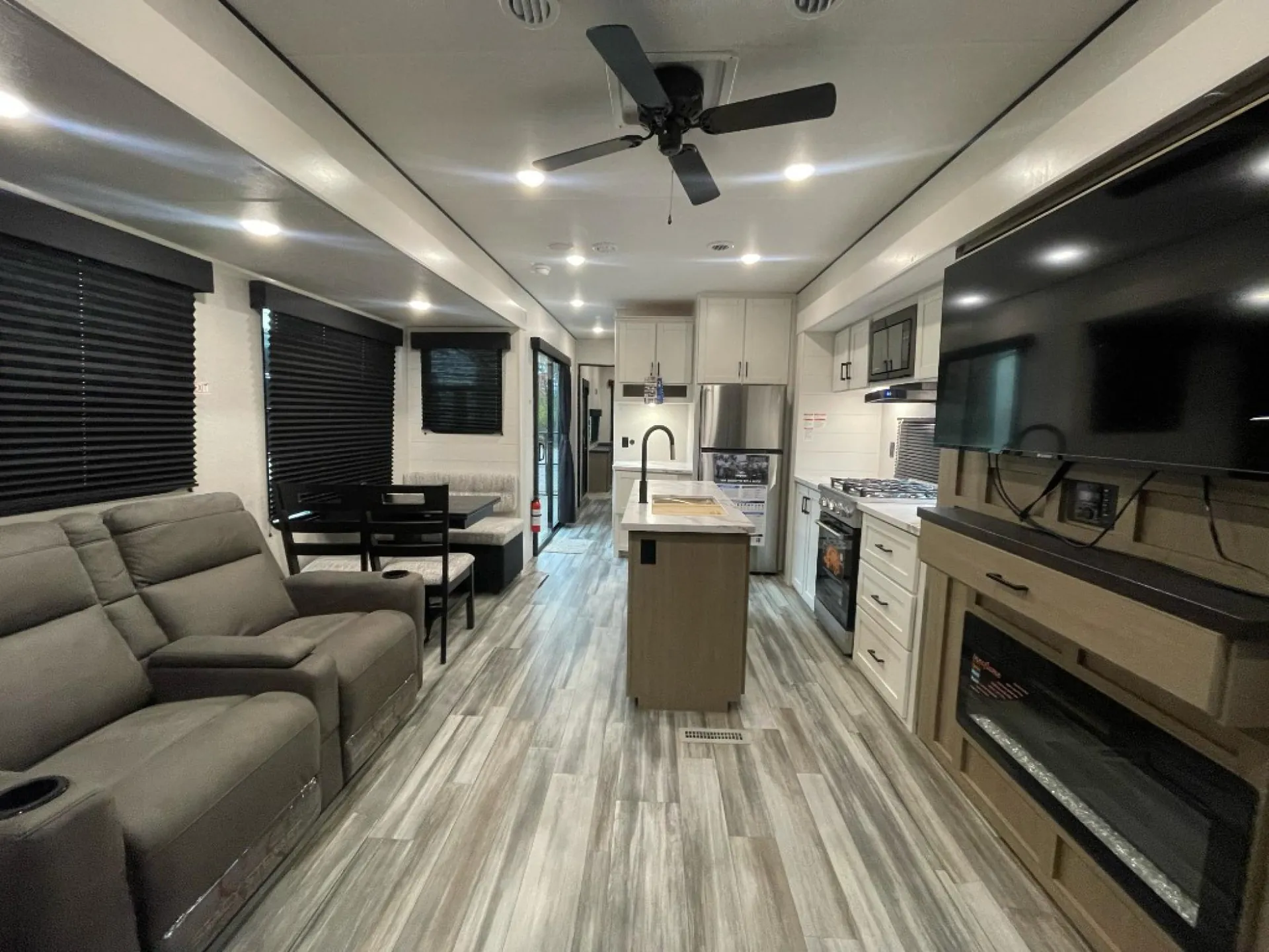 2026 Jayco Jay Flight Bungalow 401FLTS DS - Photo 3