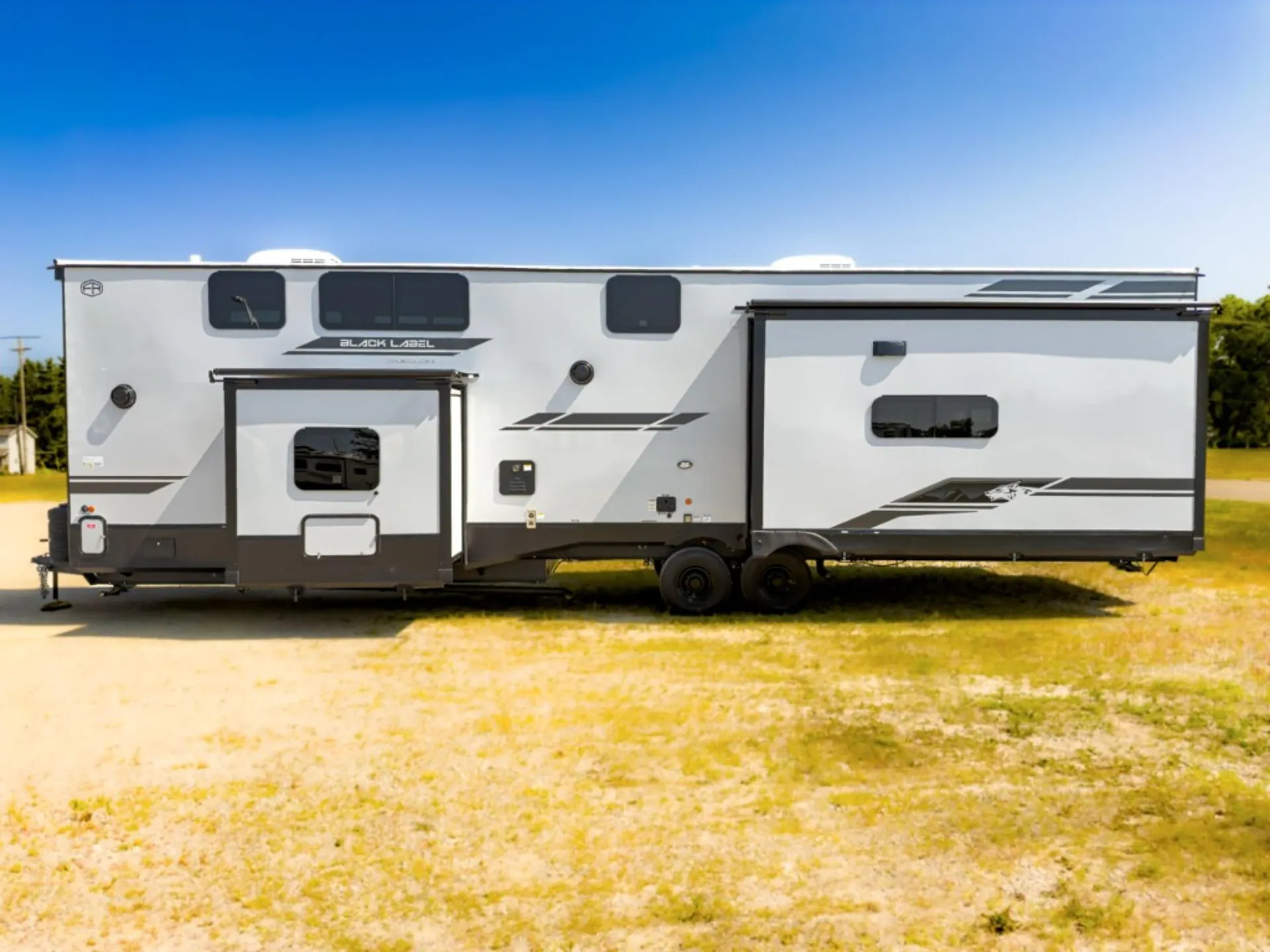 2027 Forest River Cherokee Timberwolf 39JM — Photo 7