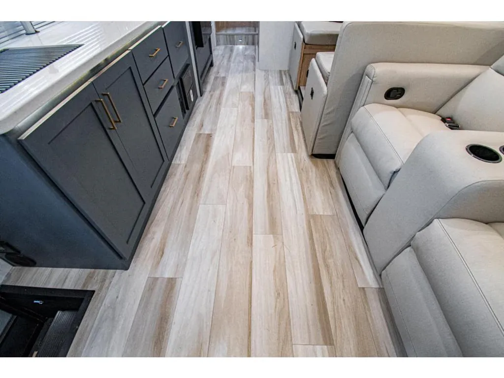 2027 Thor Motor Coach Quantum HS31, Photos photo 29