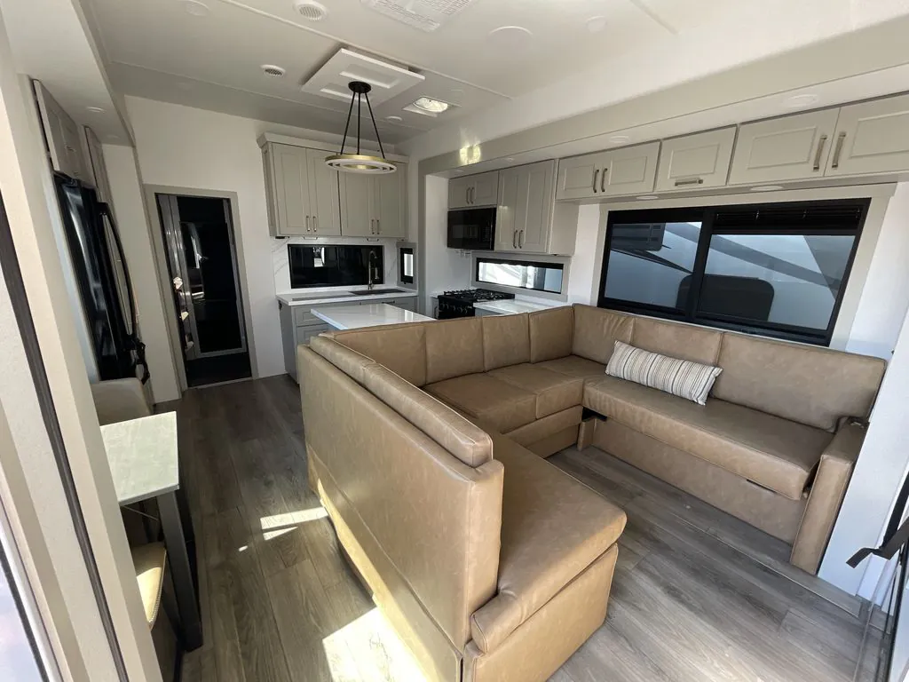 2025 Brinkley Model G 3250, Photos photo 2