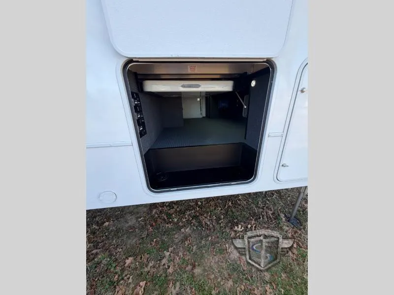 2026 Alliance RV Valor 40V13 - Photo 3