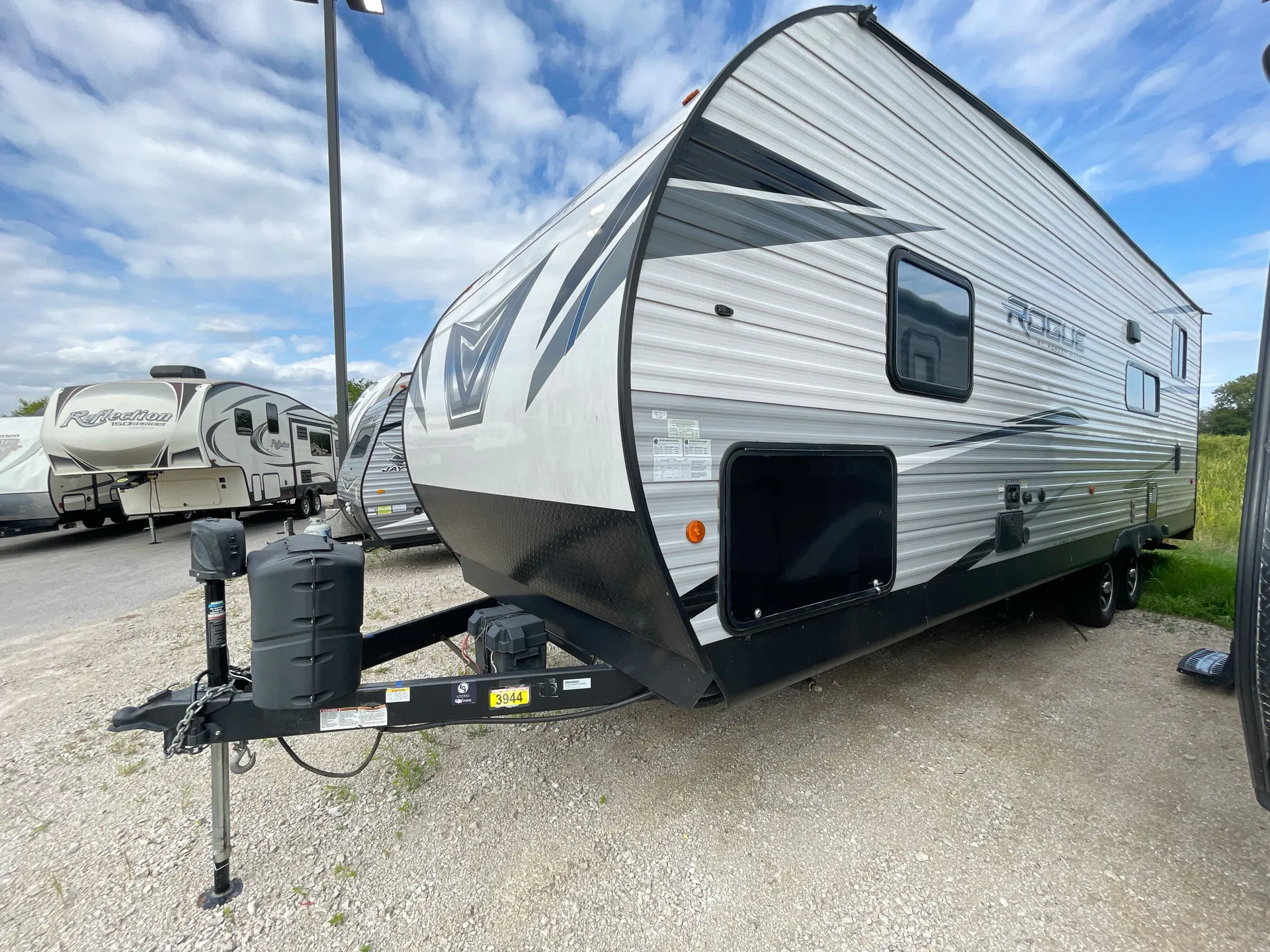 2021 Forest River Vengeance Rogue 25V — campside
