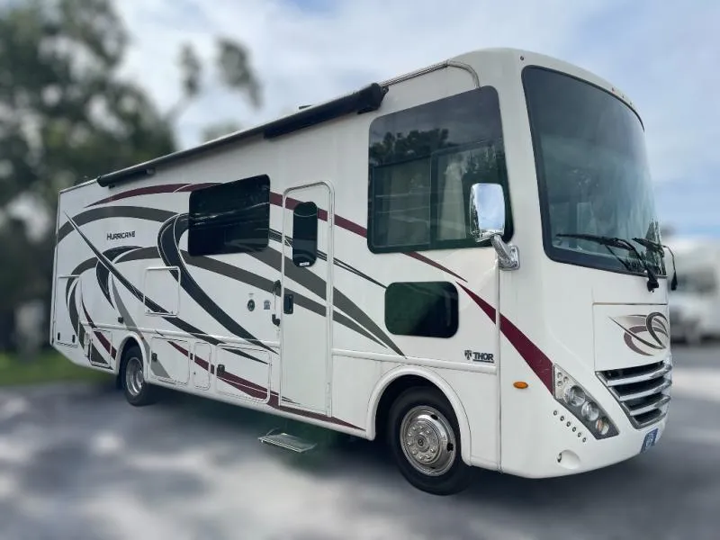 2019 Thor Motor Coach Hurricane 29M - Photo 2