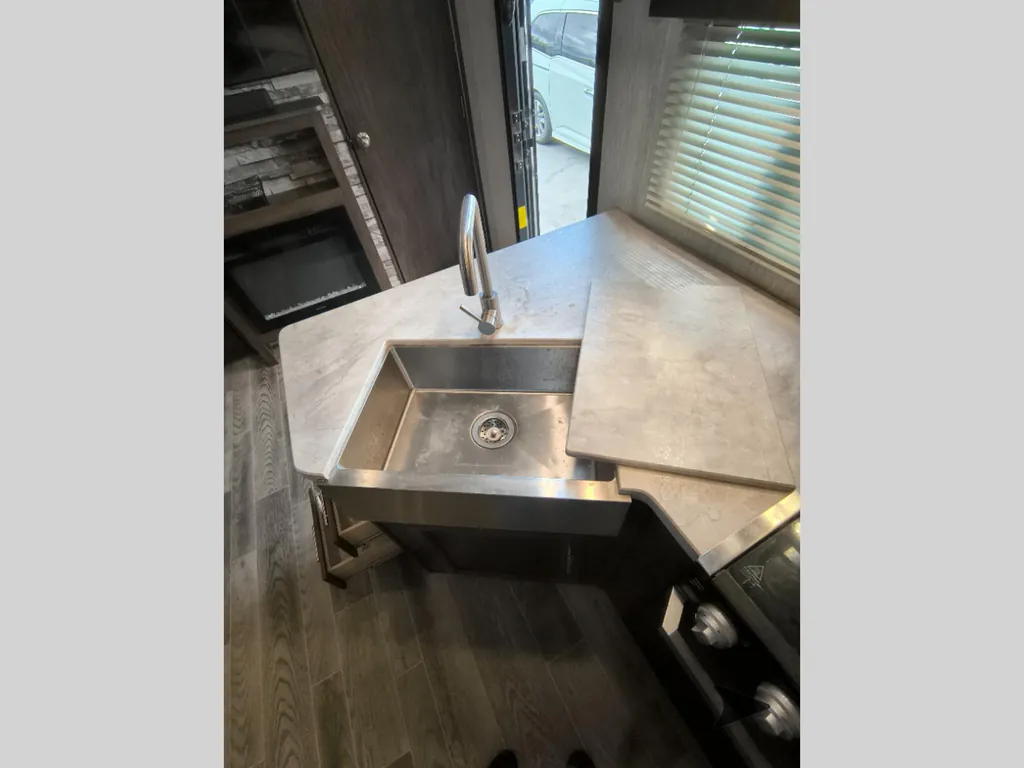 2019 Forest River Cherokee Alpha Wolf 26DBH-L, Photos photo 27
