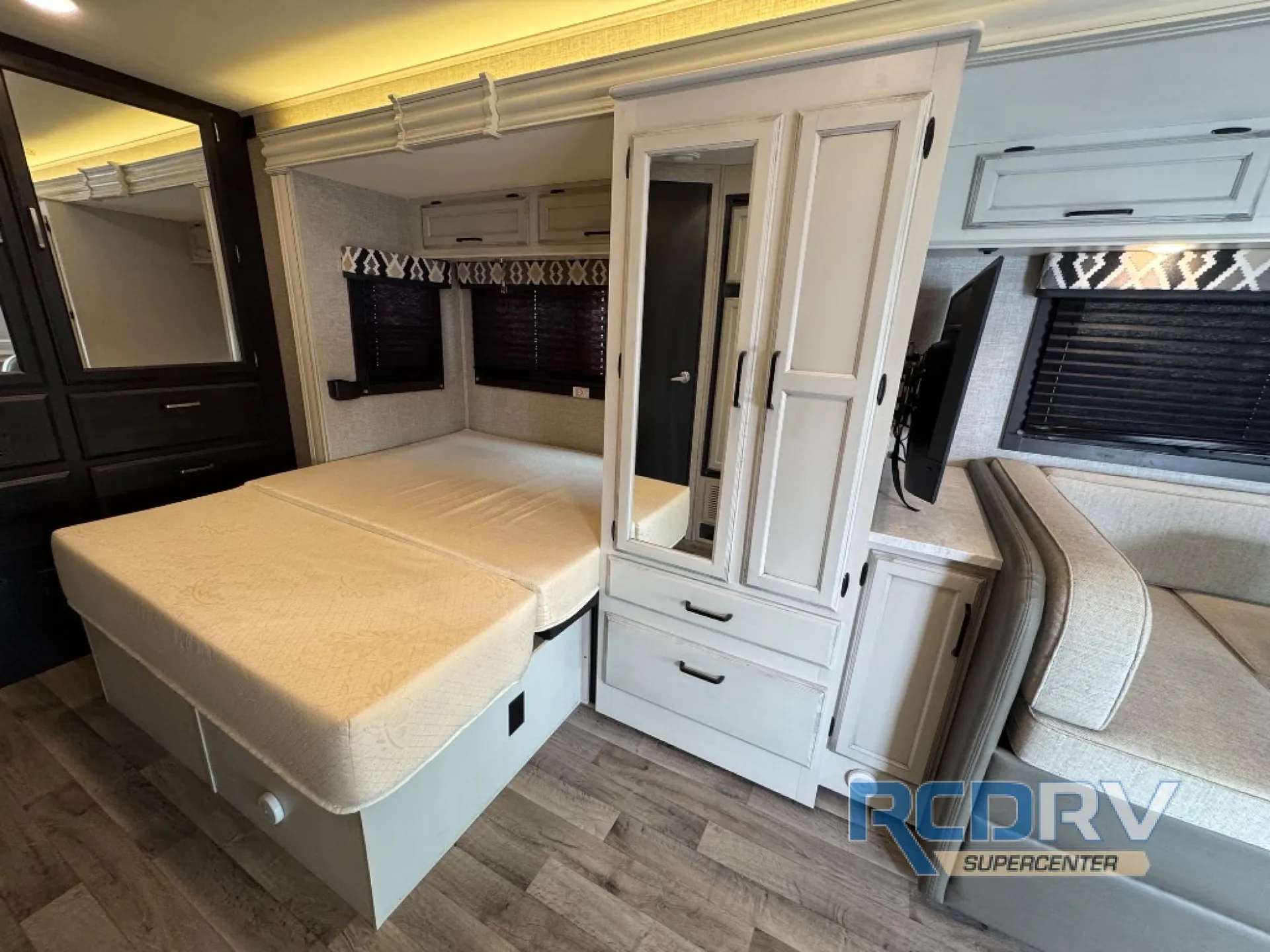 2022 Entegra Coach Odyssey 24B - Photo 4