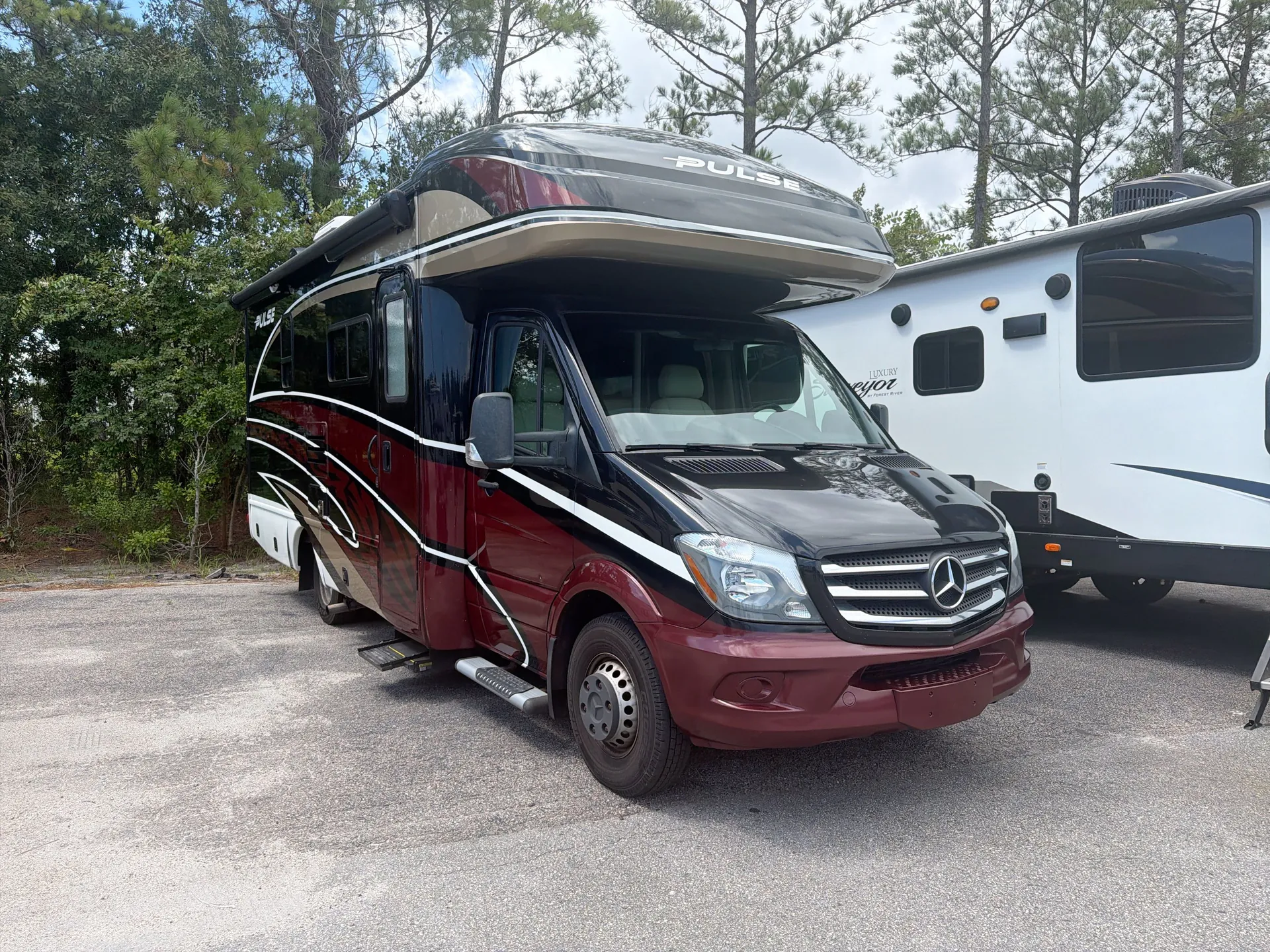 2019 Fleetwood Pulse 24B - Photo 2