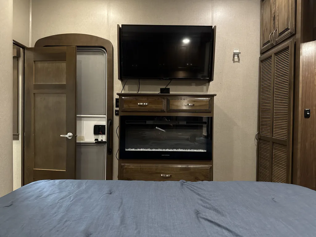 2018 Forest River RiverStone 39FK, Photos photo 15