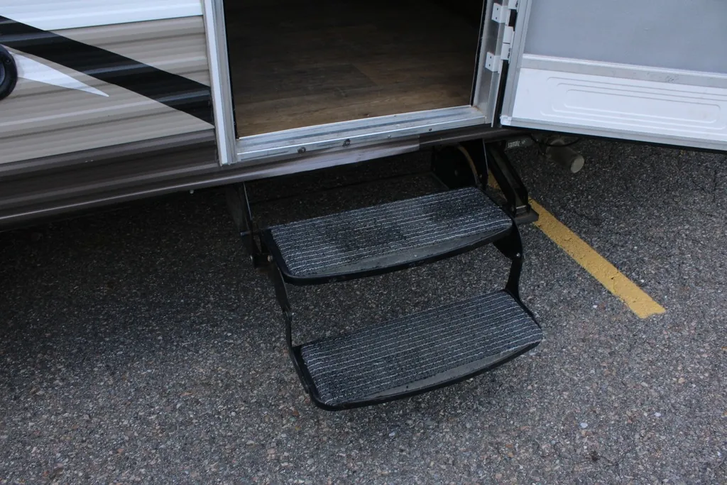 2017 Forest River Wildwood X-Lite 230BHXL — Photo 7