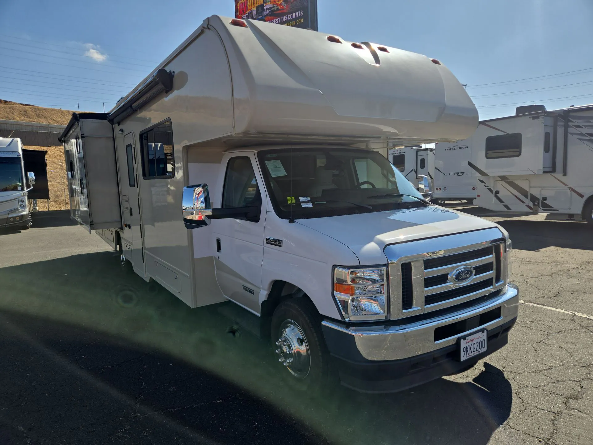 2023 Winnebago Spirit 31H - Photo 2