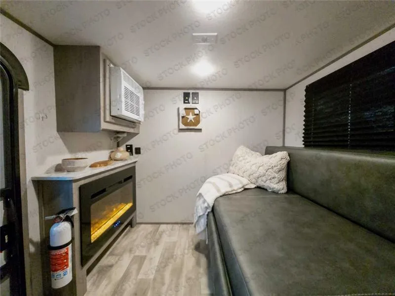 2023 Dutchmen RV Coleman Rubicon 1200 Series 1200RK - Photo 2