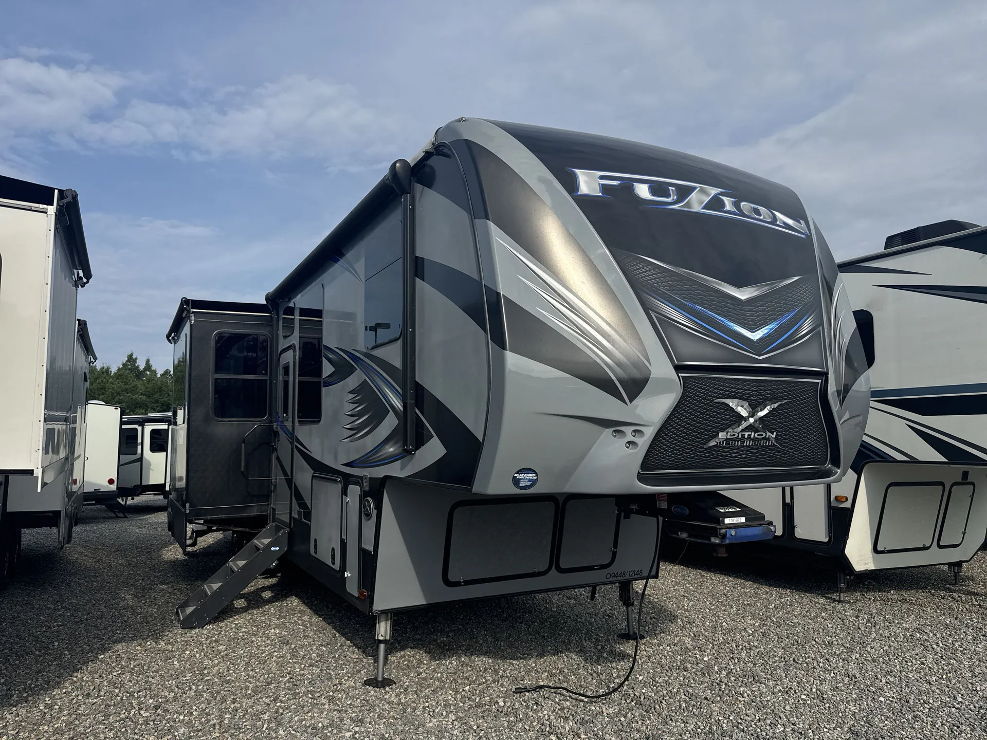 2017 Keystone Fuzion 371 — Photo 1