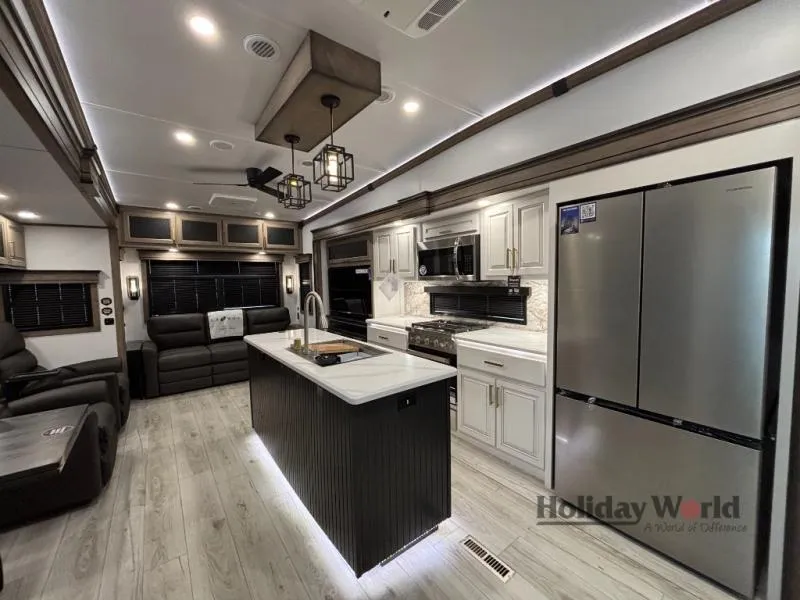2025 Keystone Montana 3781RL - Photo 4