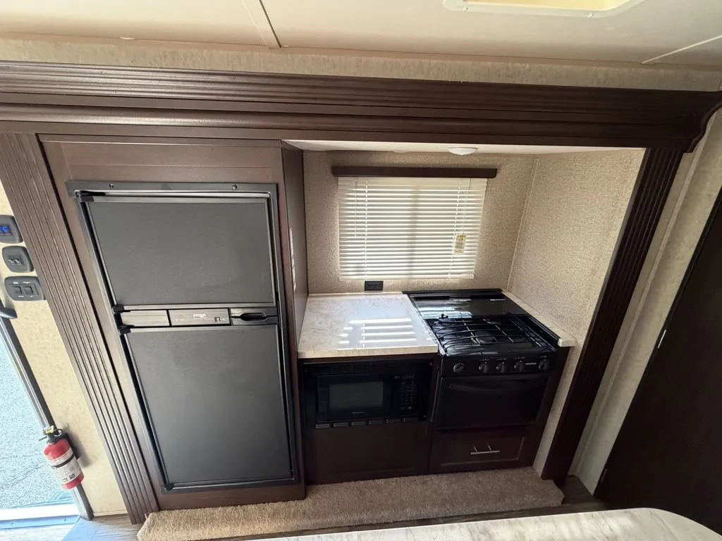 2016 Forest River Cherokee 304BH, Photos photo 16