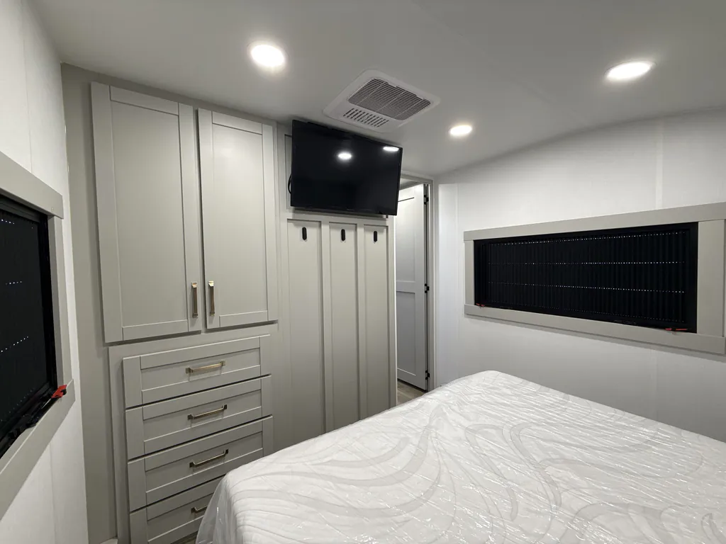 2025 Brinkley Model Z 2670, Photos photo 14