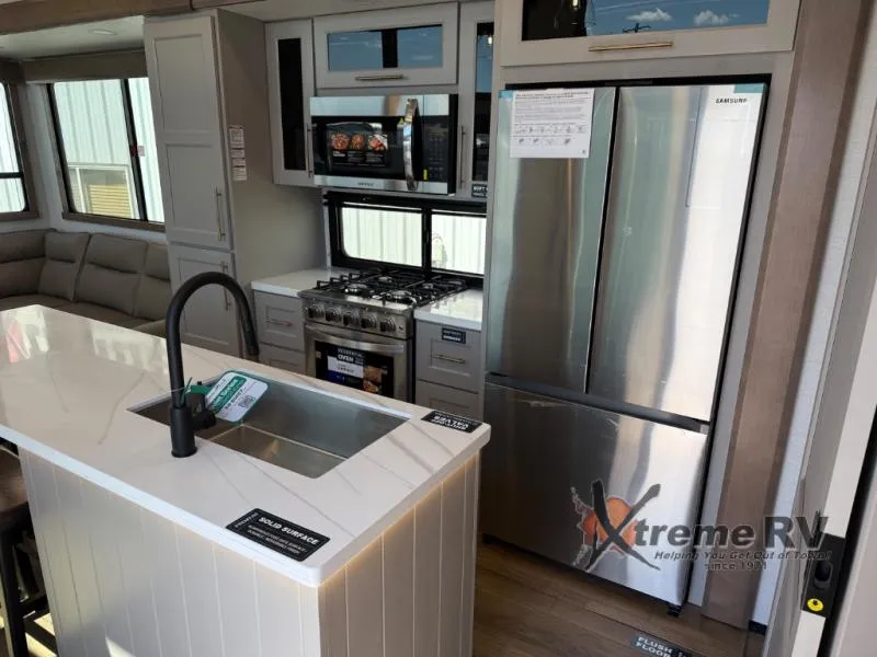 2025 Alliance RV Benchmark 44LFT - Photo 4