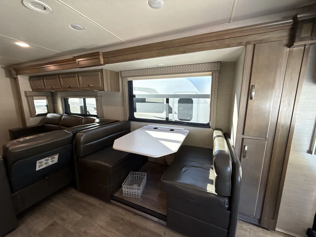 2018 Jayco Precept 33U, Photos photo 3