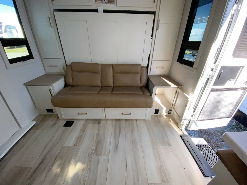 2026 Brinkley Model Ix 20X, Photos photo 6