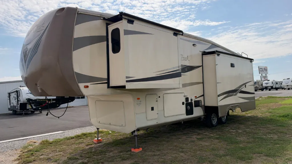 2017 Forest River Cedar Creek Hathaway Edition 34RL - Photo 4