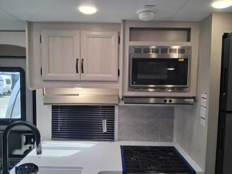 2027 Coachmen Catalina Legacy Edition 333DBDSCK, Photos photo 16