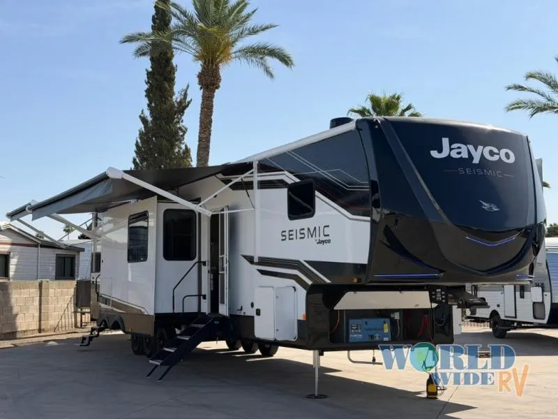 2026 Jayco Seismic 399 - Photo 2