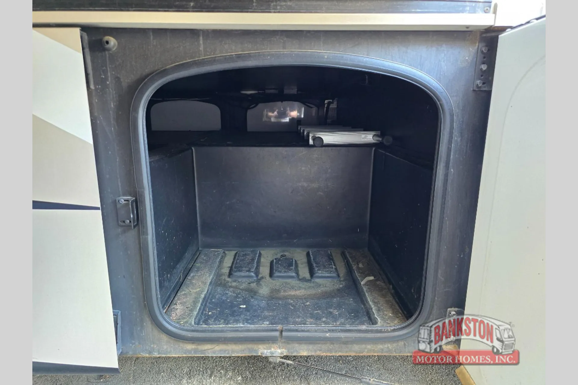 2017 Thor Motor Coach Miramar 35.2 - Photo 4
