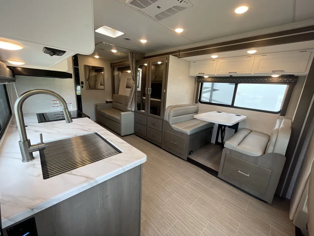 2025 Thor Motor Coach Freedom Elite 27HE, Photos photo 2
