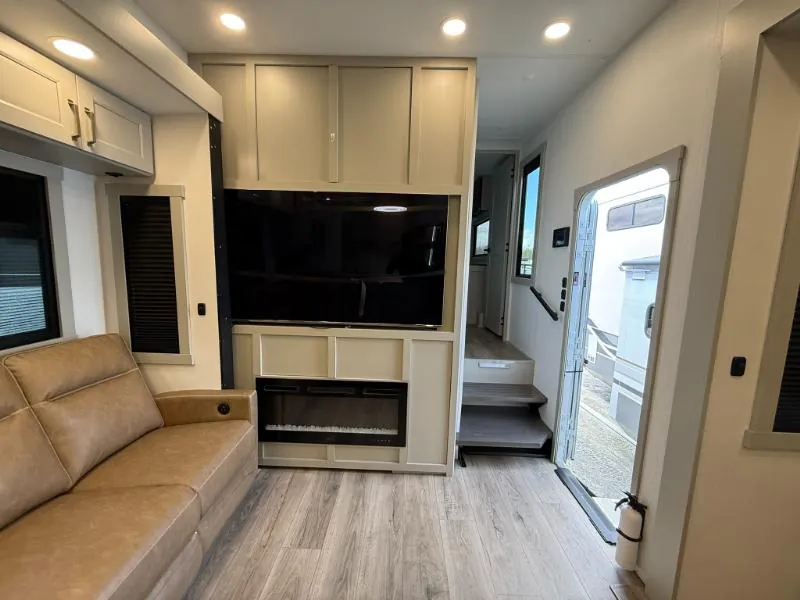2025 Brinkley Model G 3950, Photos photo 5