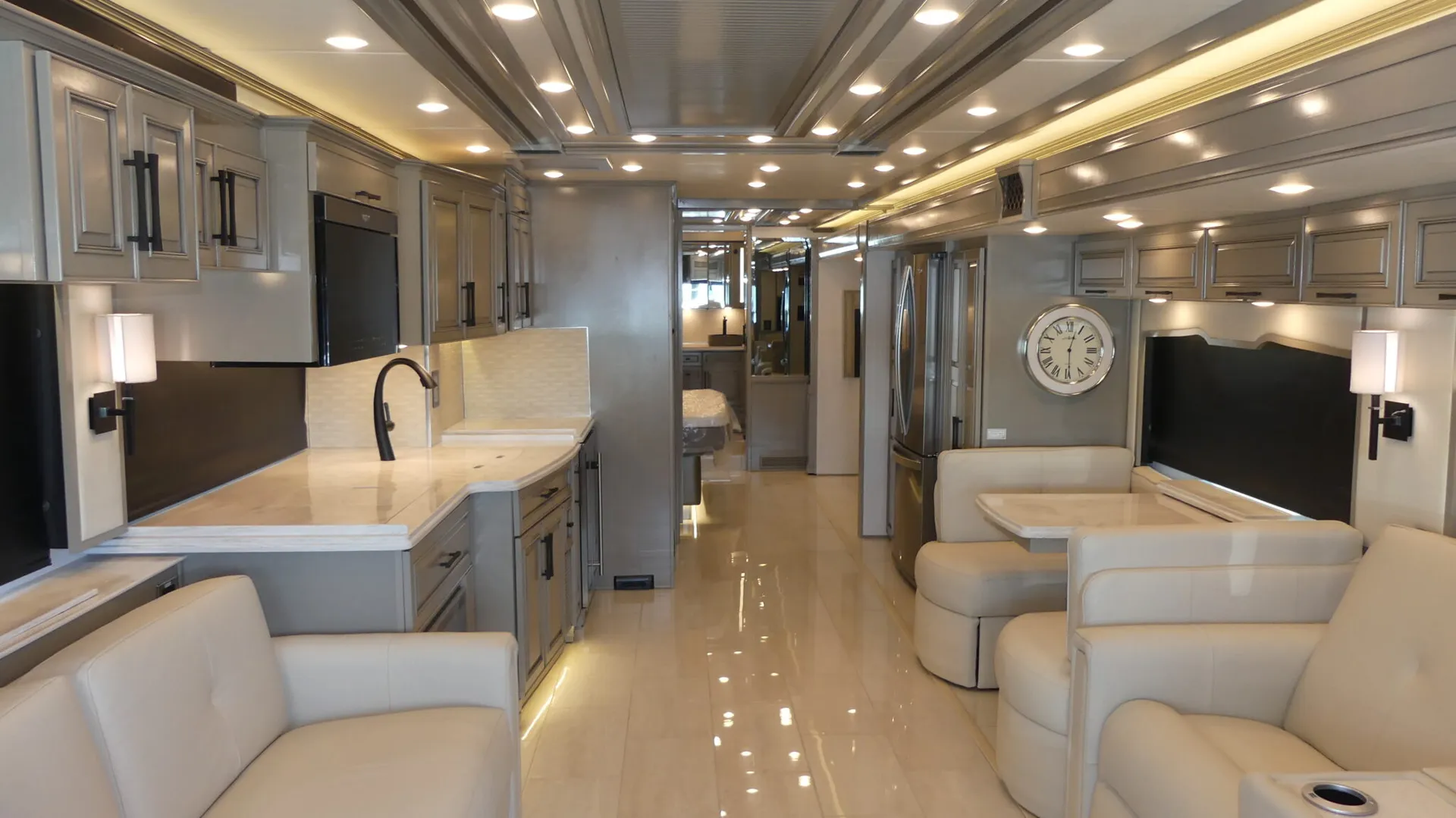 2026 Newmar London Aire 4595 - Photo 3