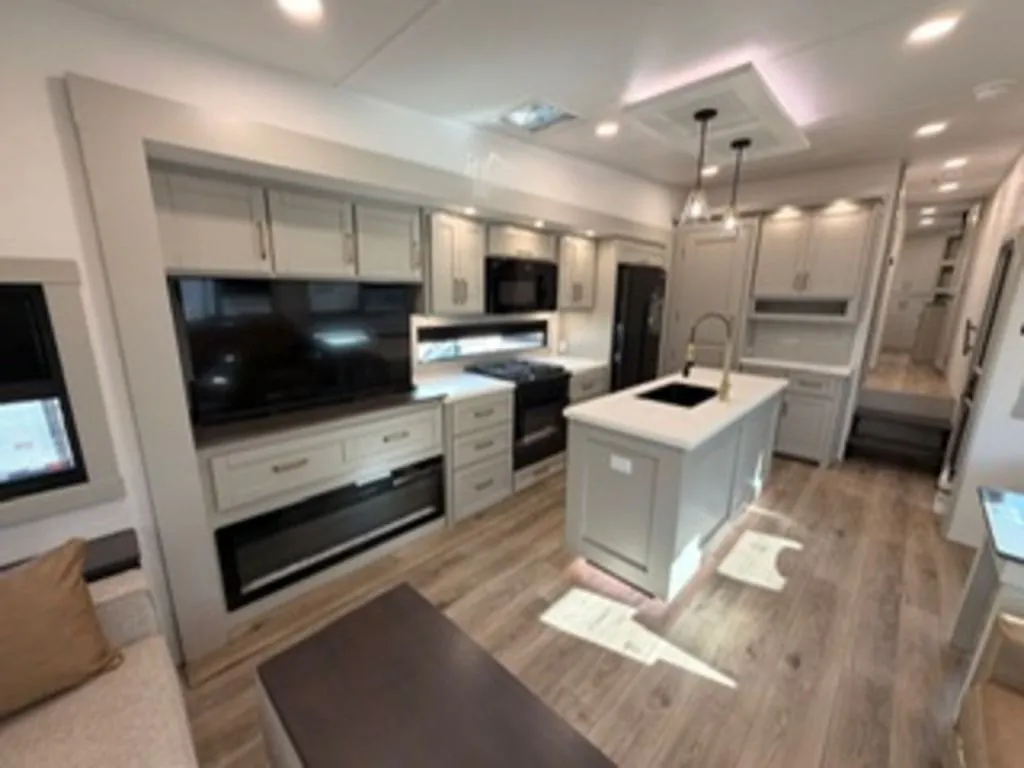 2026 Brinkley Model Z 3600, Photos photo 17