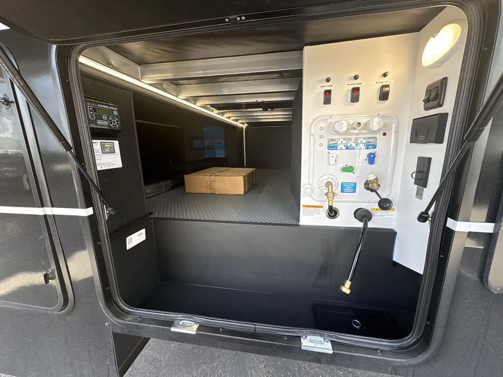 2026 Brinkley Model G 4000, Photos photo 42