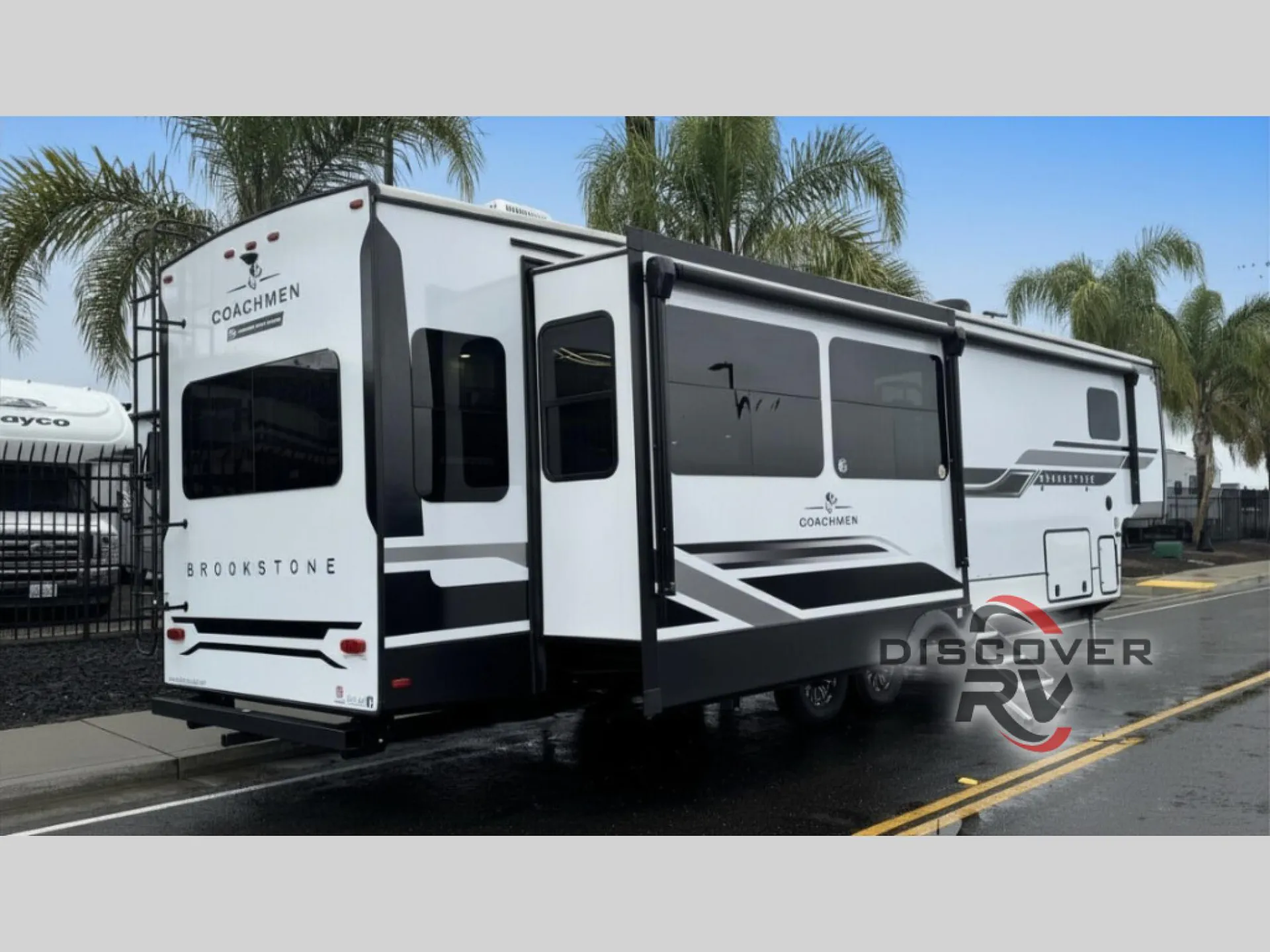 2025 Coachmen Brookstone 370RLLO - Photo 4