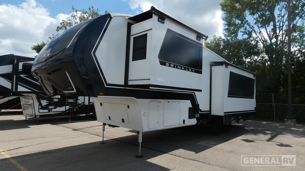 2025 Brinkley Model Z 3100, Photos photo 5