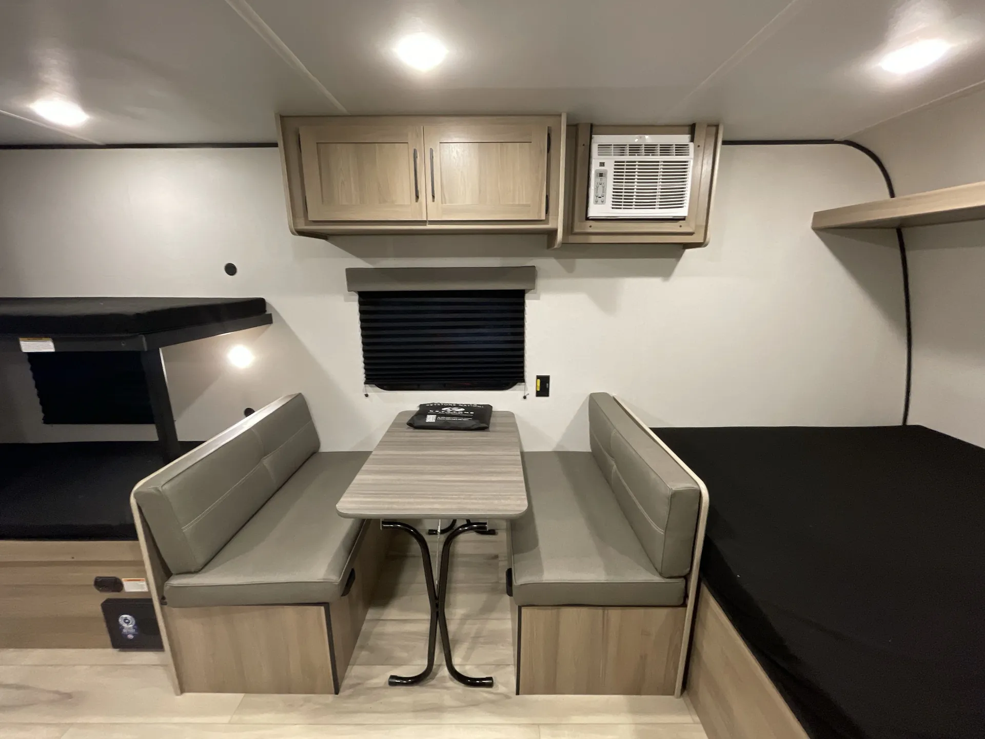 2025 Keystone Coleman 17B — living area main