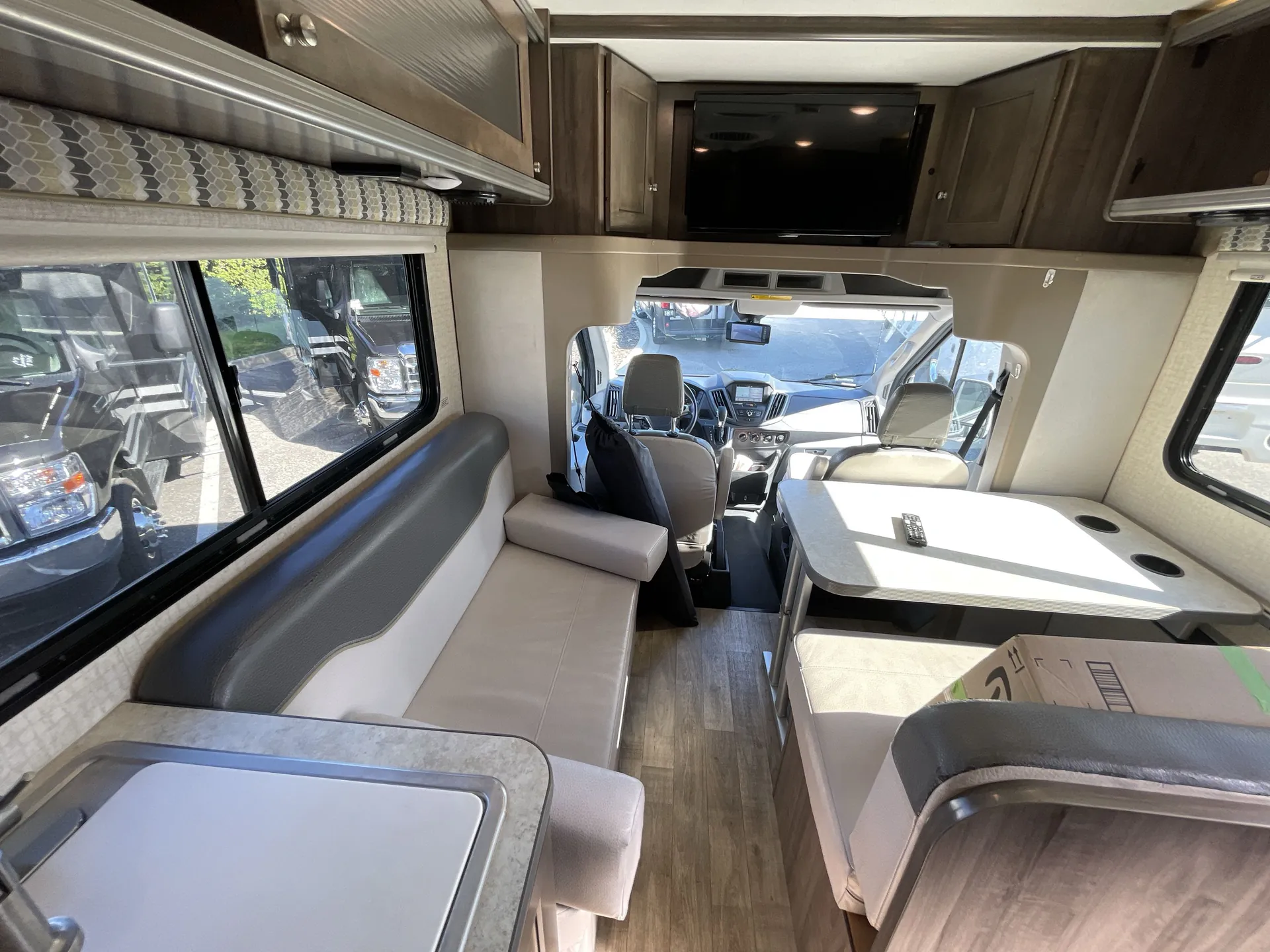 2018 Winnebago Fuse 23T — living area main