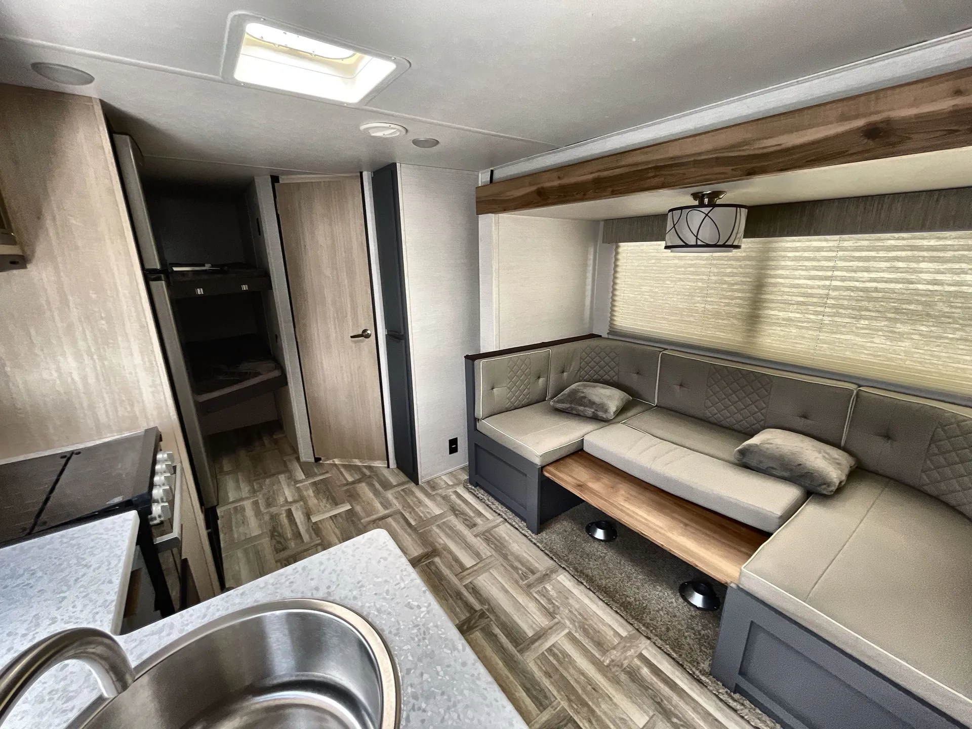 2024 Prime Time Tracer 240BHSLE — living area main