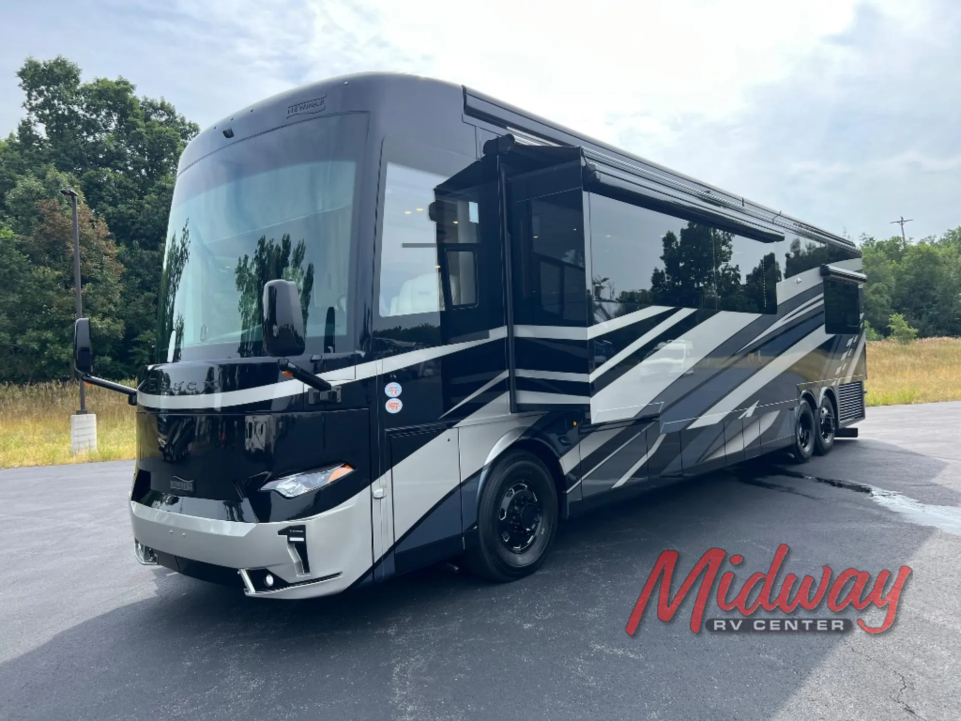 2025 Newmar Essex 4551 - Photo 3