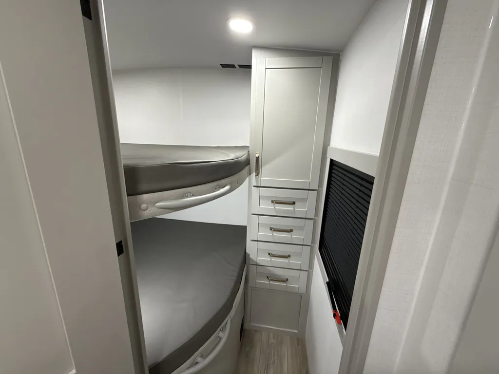 2025 Brinkley Model Z AIR 295, Photos photo 29