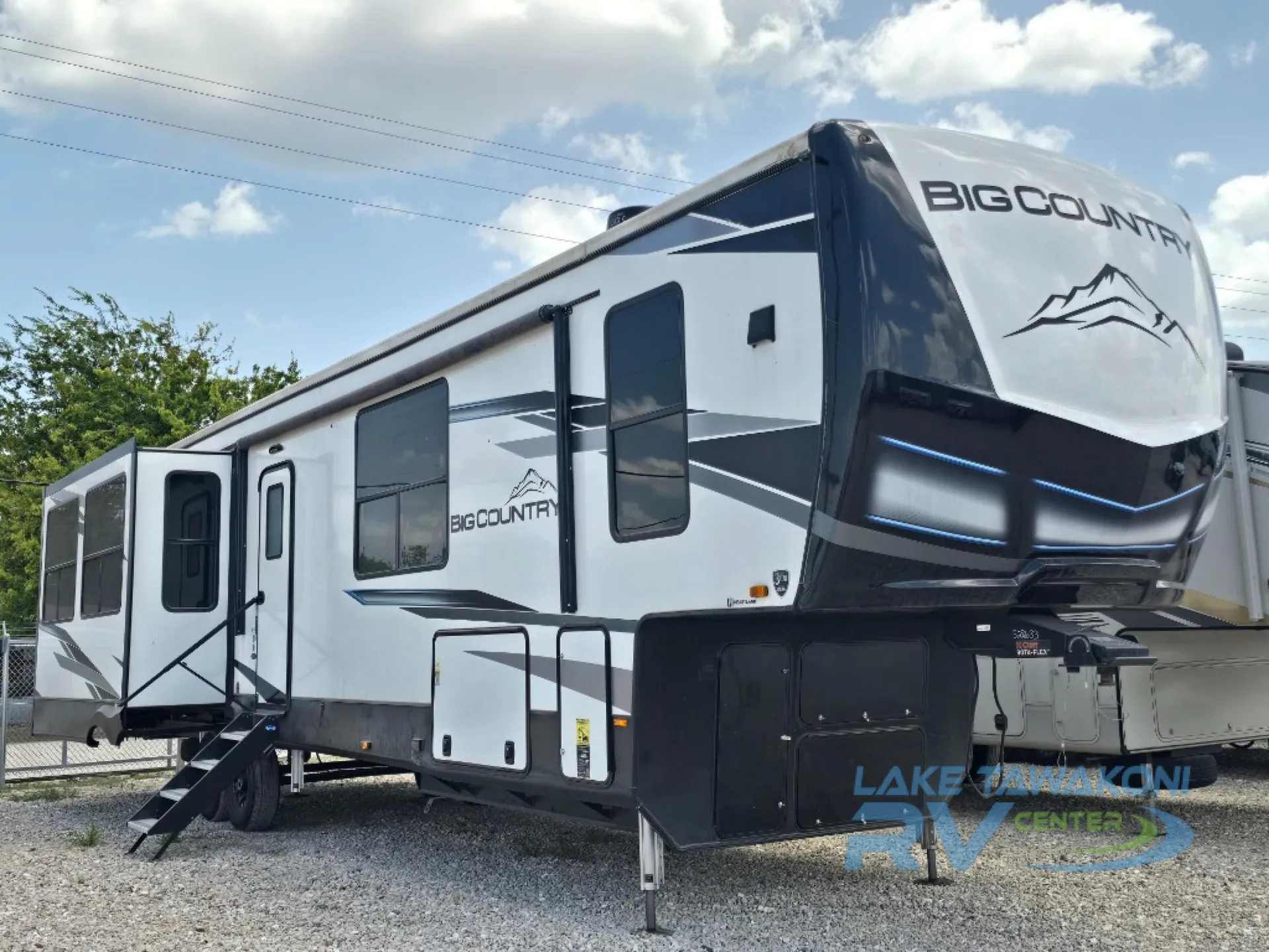 2024 Heartland Big Country 3900MO - Photo 2