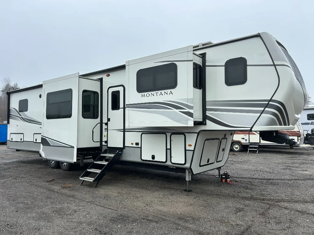 2024 Keystone Montana 3941FO - Photo 2
