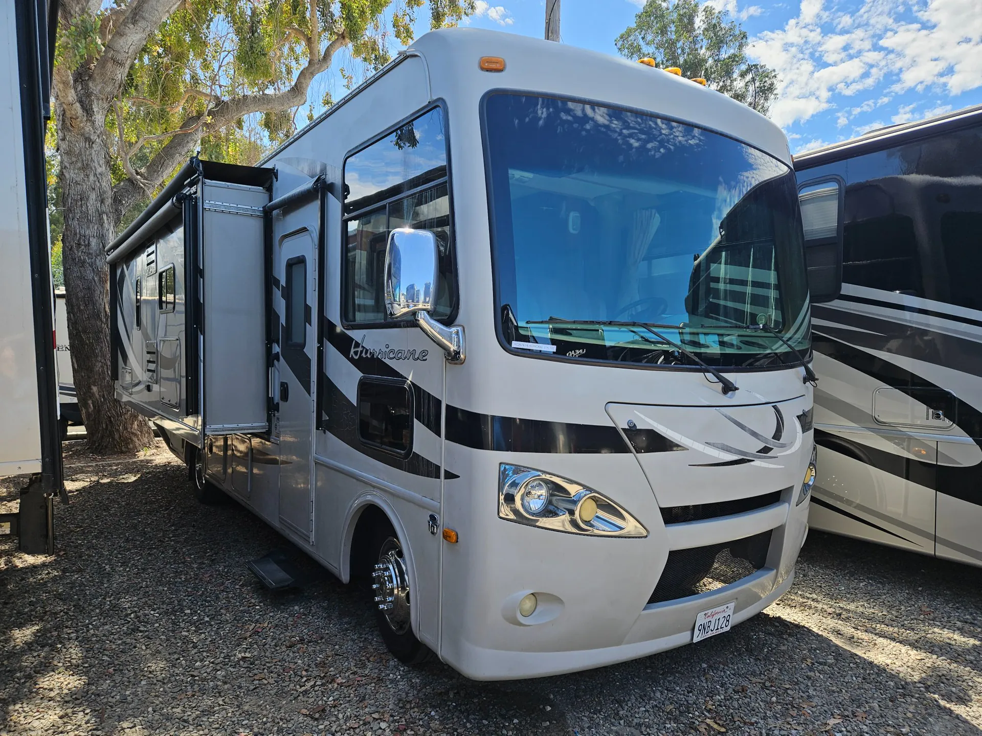 2014 Thor Motor Coach Hurricane 27K - Photo 2