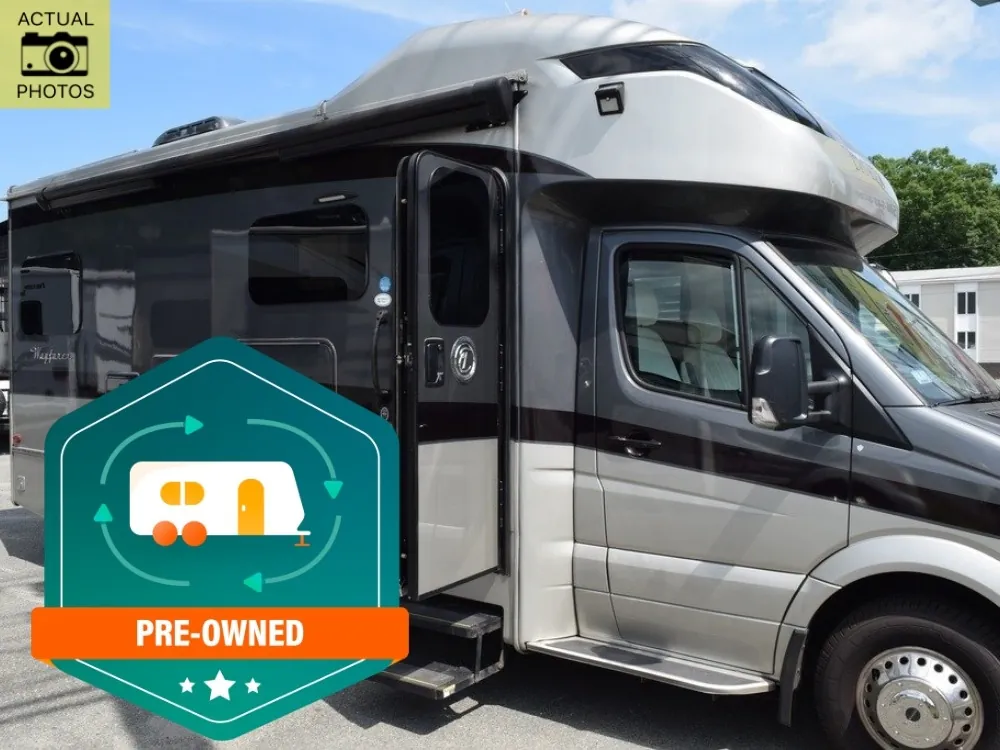 2019 Tiffin Wayfarer 25 QW dealer photo 1 from Pete's RV Center