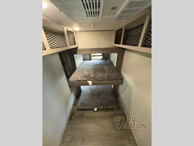 2024 Coachmen Catalina Legacy Edition 333FKTS - Photo 4